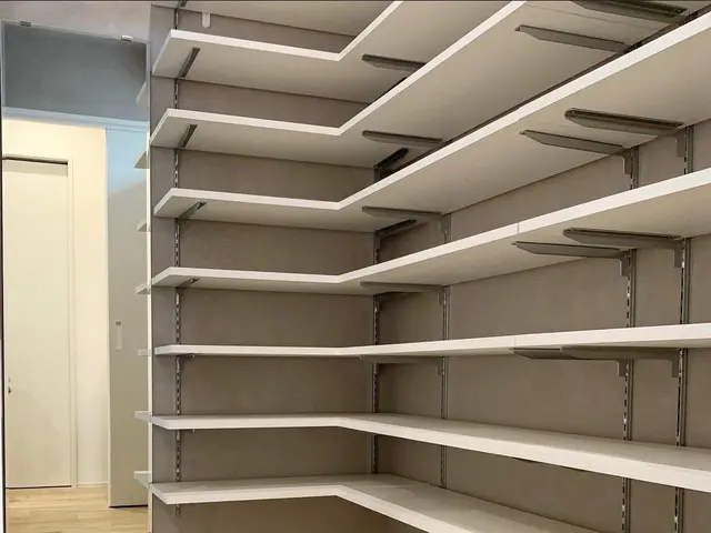 【安心低価格】可動棚（自在棚）の設置、取り付けはプロにお任せください！サービスの画像