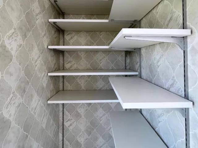 【安心低価格】可動棚（自在棚）の設置、取り付けはプロにお任せください！サービスの画像