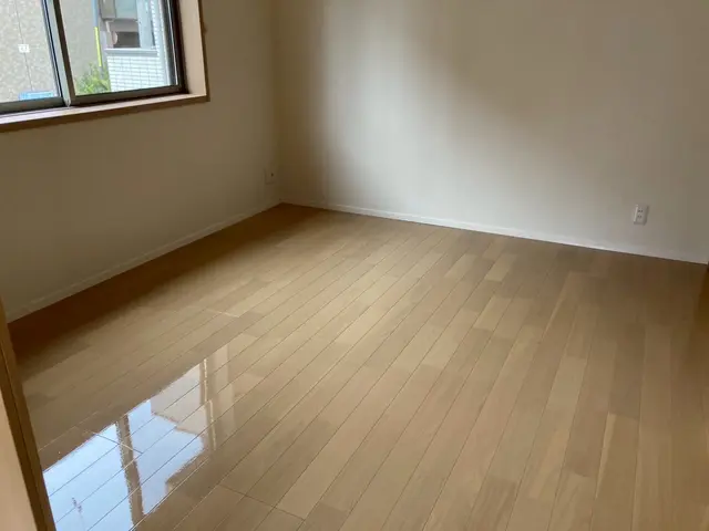 黒ずみ・シミなど一度洗浄して新居の輝きを再現します。☆旧ワックスの剥離☆サービスの画像