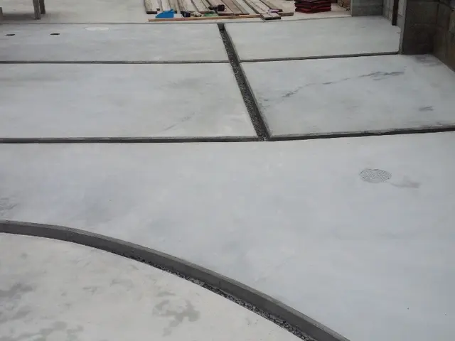 駐車場の土間コンクリート施工!!　＊犬走り工事なども承っております。サービスの画像