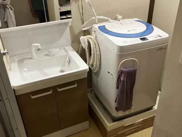 洗面台交換はお任せ下さい。火災保険対応現地見積もり無料、お気軽にお問い合わせを。サービスの画像