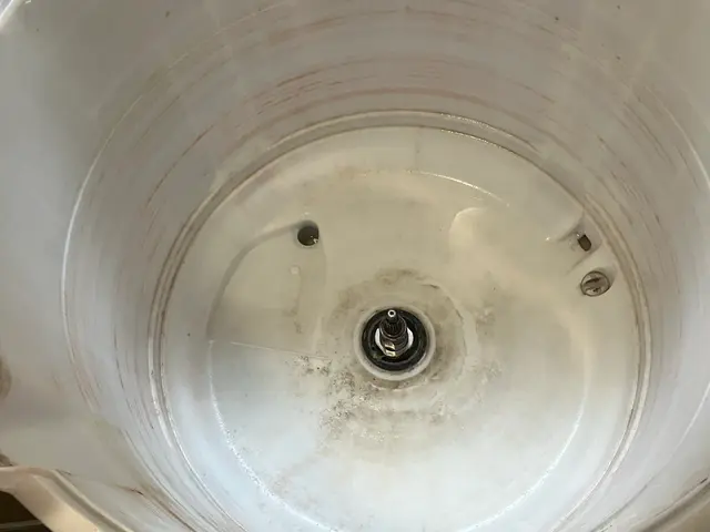 縦型洗濯機のクリーニング！洗濯物に黒い物がついてませんか？ぜひ！サービスの画像