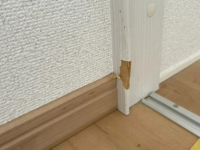 一度ご相談ください。フローリング、枠のキズ凹みを直します。サービスの画像