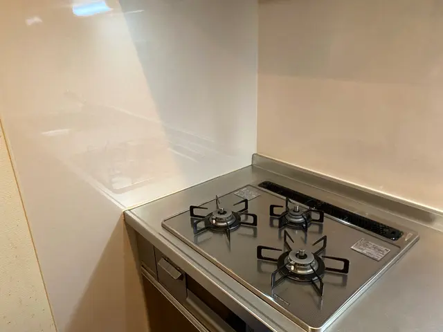 ★コンロ周りの油、焦げも徹底洗浄★シンクもピカピカに！サービスの画像