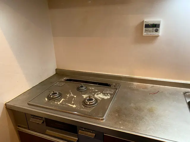 ★コンロ周りの油、焦げも徹底洗浄★シンクもピカピカに！サービスの画像