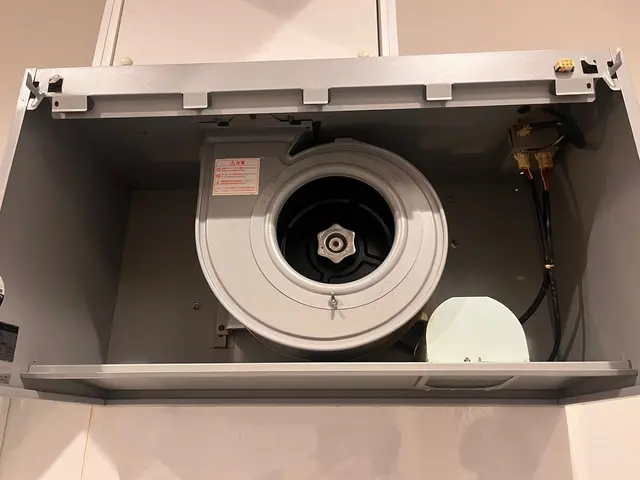 ファンまでしっかり分解して洗浄します！《安心の損害保加入》丁寧で綺麗に仕上げますサービスの画像