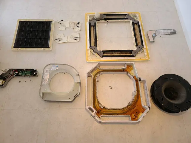 天井埋込式エアコンクリーニング汚れをしっかり落とします！サービスの画像