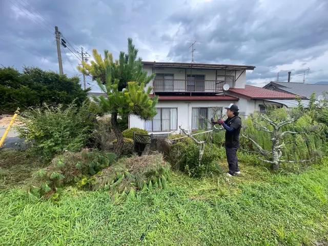 お庭の草刈りサービスの画像