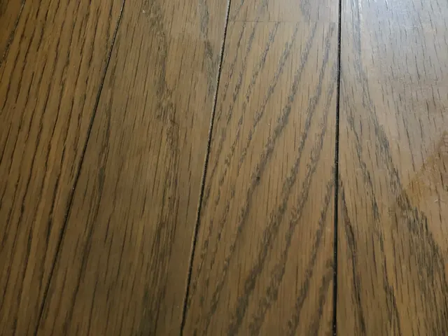 ワックス仕上げ！女性スタッフが一人で作業します。サービスの画像