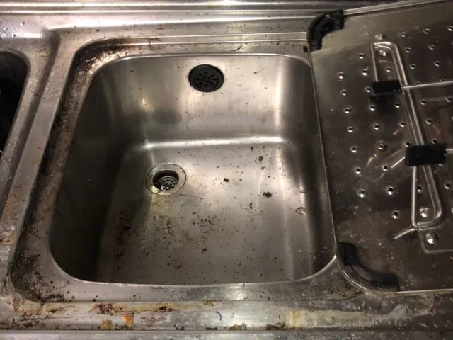 大手で作業をしているプロの手を低価額でご利用いただけます♪サービスの画像