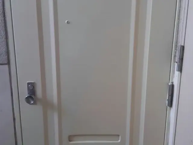 玄関塗装致します！サービスの画像