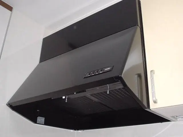 レンジフードクリーニング　経験20年、非喫煙者の店長がスリッパ持参で伺います♪サービスの画像