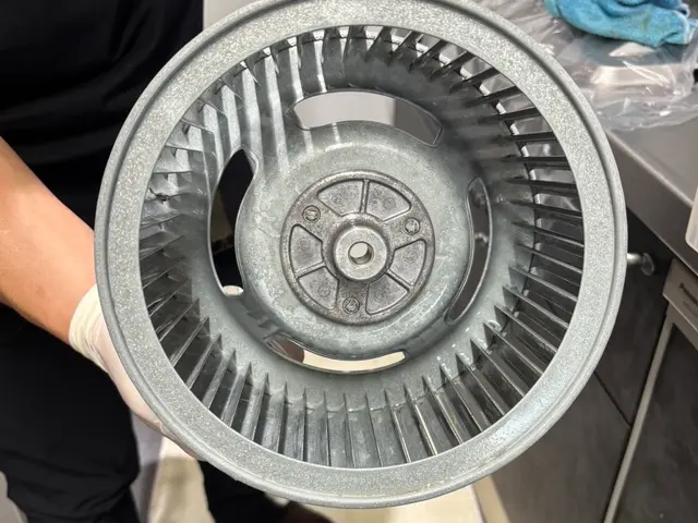 年末に向けて換気扇を綺麗にしませんか？経験を活かして迅速丁寧に作業いたしますサービスの画像