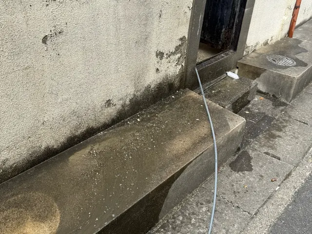 10年の経験で輝くベランダ！丁寧作業で驚きの清潔感サービスの画像