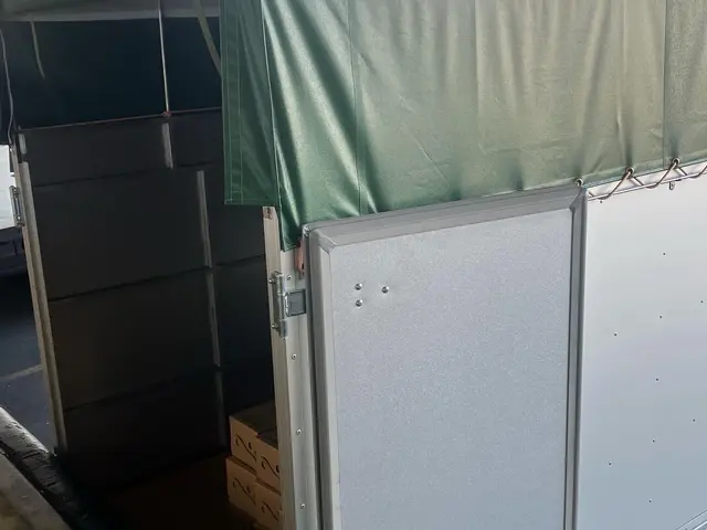 【経験豊富スタッフが丁寧対応】損害保険加入済み◉フットワーク軽め★養生しっかり！サービスの画像