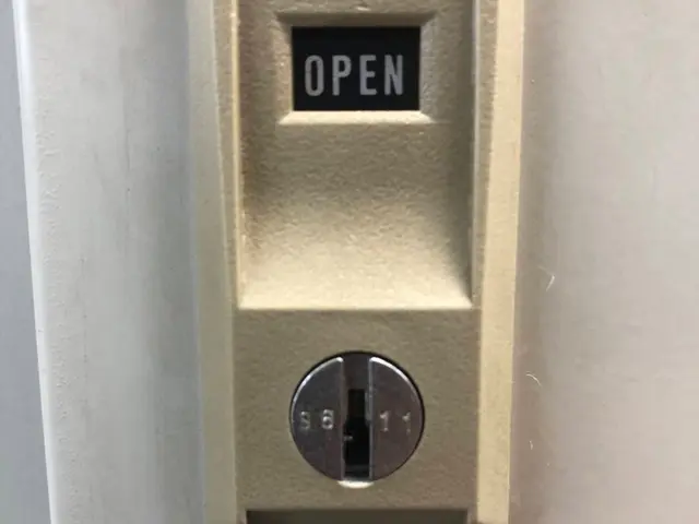 ロッカーの鍵開け・鍵交換サービスの画像