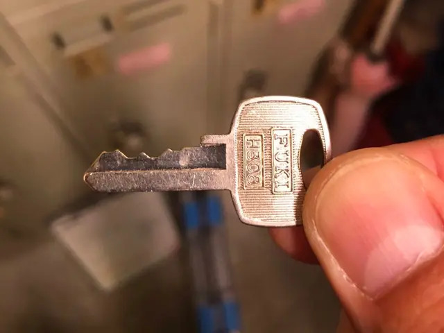 ロッカーの鍵開け・鍵交換サービスの画像