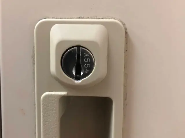 ロッカーの鍵開け・鍵交換サービスの画像