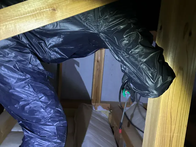 糞被害が止まらないコウモリ対策放置されてませんか？非常に危険です。相談だけでも○サービスの画像