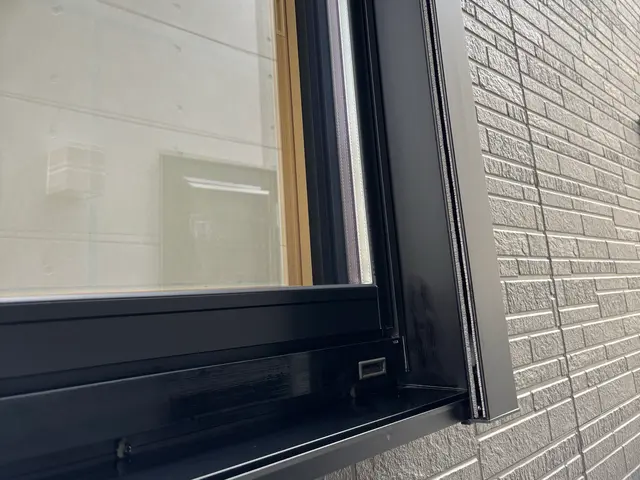 窓の汚れはプロにお任せ！ピカピカに　今年も後３ヶ月！！大掃除楽しましょうサービスの画像