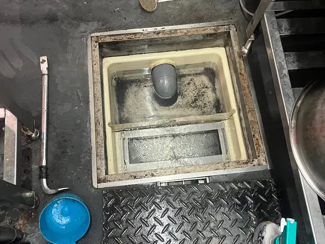 グリストラップ清掃サービスの画像