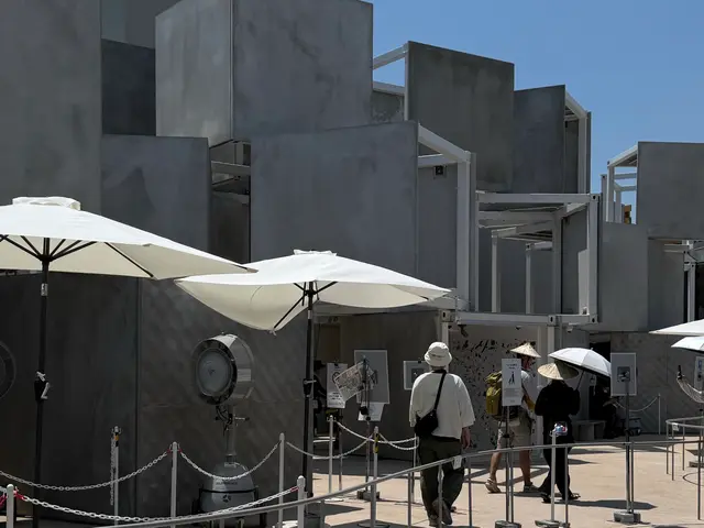 大阪在住のスタッフがお買い物代行、全国発送いたします！サービスの画像