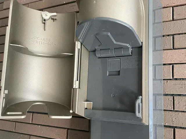 EVコンセント設置　豊富な経験実績◎第1種電気工事士（大きな穴あけ必要なし）サービスの画像