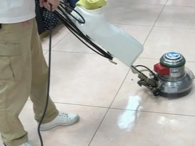 清掃業20年の実績 フロアクリーニング 洗浄・ワックスがけ 剥離作業 奈良/大阪サービスの画像