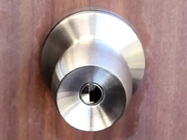 【駐車場代当社負担・出張費・見積費無料】鍵（補助錠）の交換・新規取り付けサービスの画像