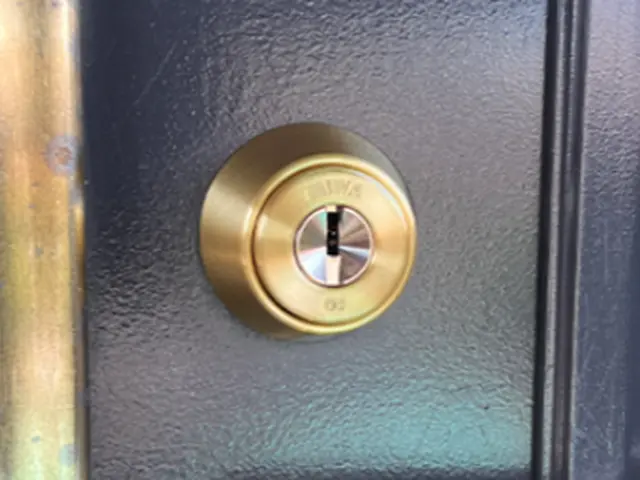 【駐車場代当社負担・出張費・見積費無料】鍵（補助錠）の交換・新規取り付けサービスの画像