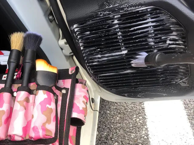 レザーの汚れ・くすみ・部分的クリーニング可能　(当日予約・作業可能)サービスの画像