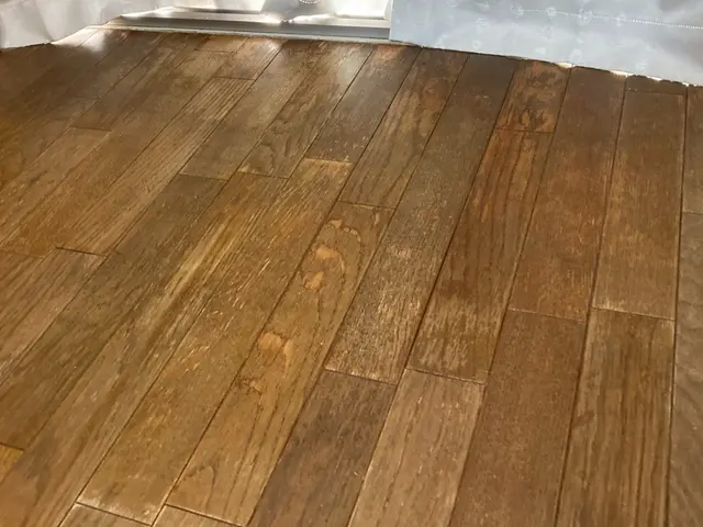 ペットの引掻き傷・家具移動時の穴・日焼け痕・黒シミ等、退去前等、お困りを解決サービスの画像