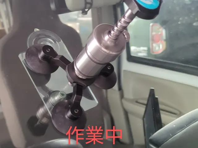 【出張施工】フロントガラスの飛び石リペア！当社スタッフがすべてご対応！サービスの画像