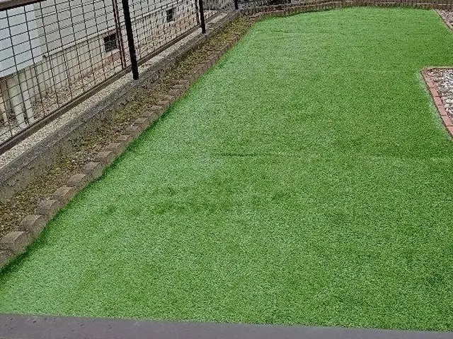 【PayPayカード決済OK】高密度の人工芝で施工いたします。サービスの画像