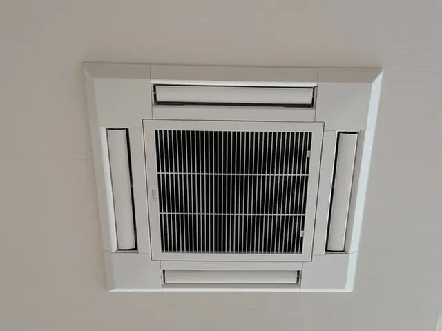 エアコン取付★お気軽にお問合せください！自信の完全自社施工！安心の損害保険加入店サービスの画像