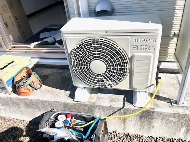 エアコン工事・経験豊富な店長がお伺い！施工保障1年付。損害保険加入済みで安心ですサービスの画像