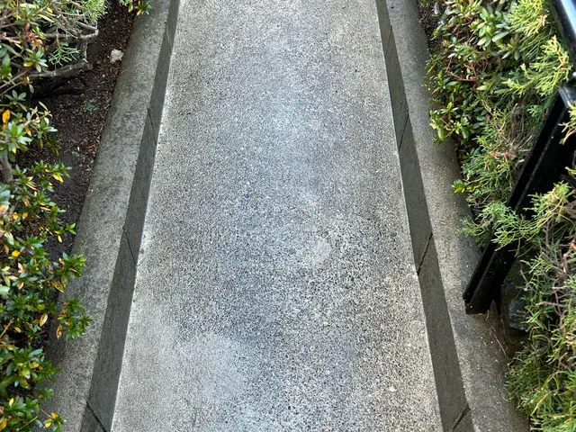 野田市発【駐車場・塀・土間】高圧洗浄致します。サービスの画像