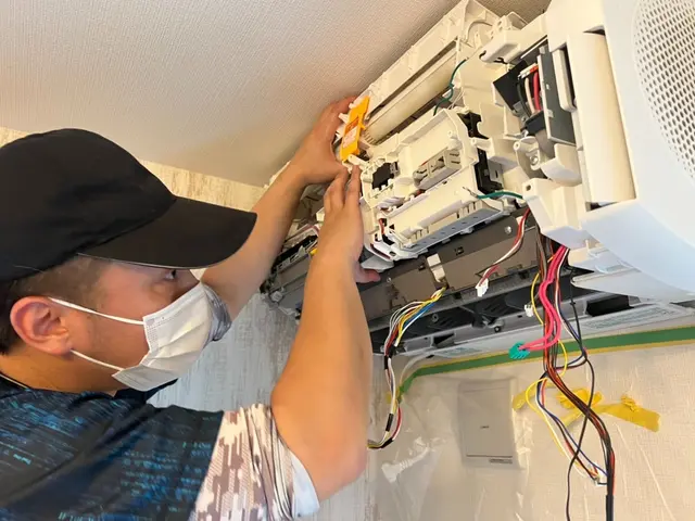 《業歴12年》☆ありがとうございます！☆細かい部分も分解するエアコンの本格洗浄！サービスの画像