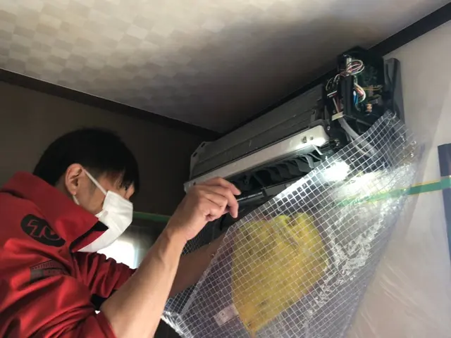 《業歴12年》☆ありがとうございます！☆細かい部分も分解するエアコンの本格洗浄！サービスの画像