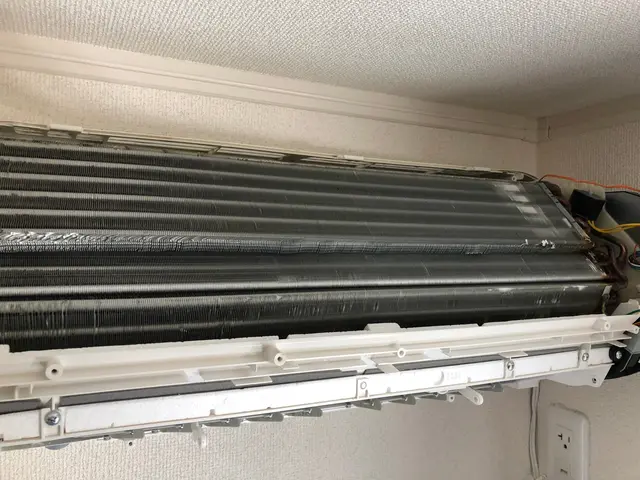 《業歴12年》☆ありがとうございます！☆細かい部分も分解するエアコンの本格洗浄！サービスの画像