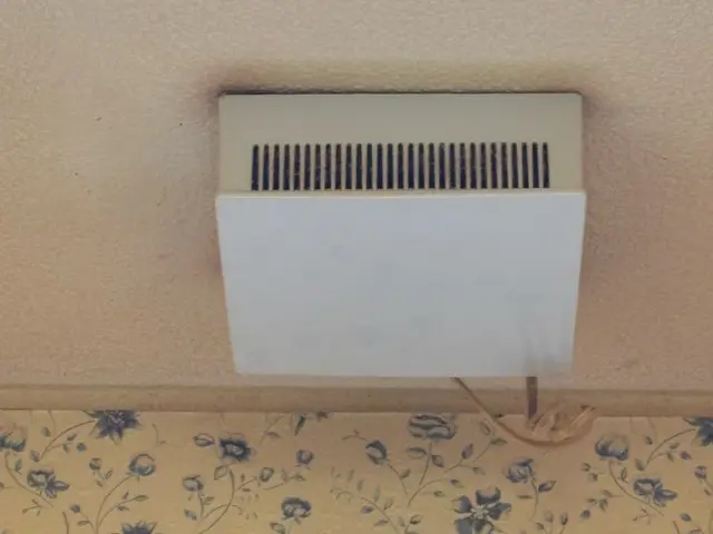 トイレ換気扇交換サービスの画像