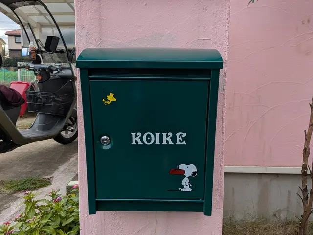 ★壁掛けポストの交換★取付のみは13,000円で承ります！コンクリート外壁施工可サービスの画像