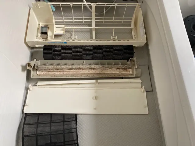 【電気工事士資格有】壁掛け完全分解対応。親水コート無料。温和な性格の店長です！サービスの画像