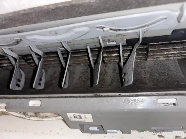 年間500台以上の洗浄実績！壁掛けエアコン分解洗浄（お掃除機能付きも同一料金）サービスの画像