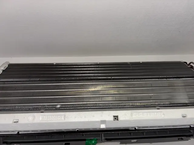 年間500台以上の洗浄実績！壁掛けエアコン分解洗浄（お掃除機能付きも同一料金）サービスの画像