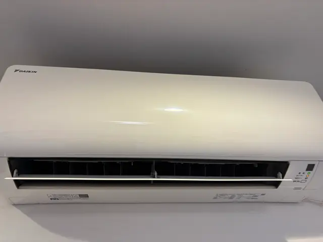 年間500台以上の洗浄実績！壁掛けエアコン分解洗浄（お掃除機能付きも同一料金）サービスの画像