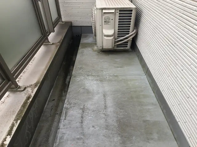 こだわりの手作業！ワンランク上の仕上がり！ベランダ掃除は当店にお任せくださいサービスの画像