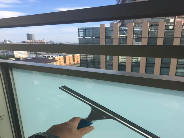 こだわりの手作業！ワンランク上の仕上がり！ベランダ掃除は当店にお任せくださいサービスの画像