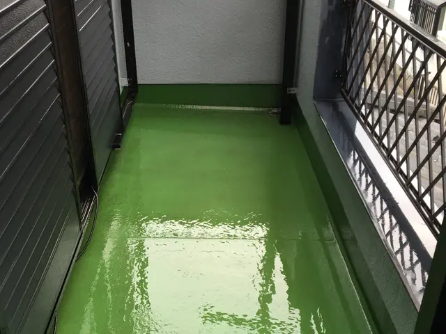 こだわりの手作業！ワンランク上の仕上がり！ベランダ掃除は当店にお任せくださいサービスの画像