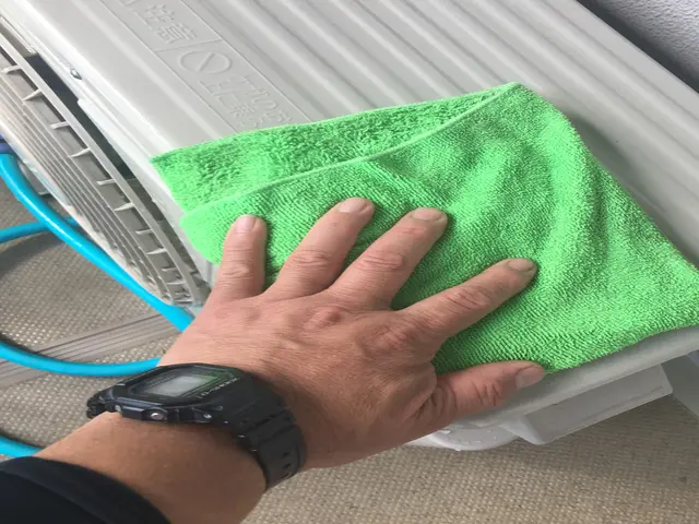 こだわりの手作業！ワンランク上の仕上がり！ベランダ掃除は当店にお任せくださいサービスの画像